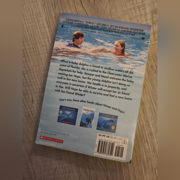 Dolphine tale, donuthead, the three musketeers Lot of 3 books - Picture 7 of 7